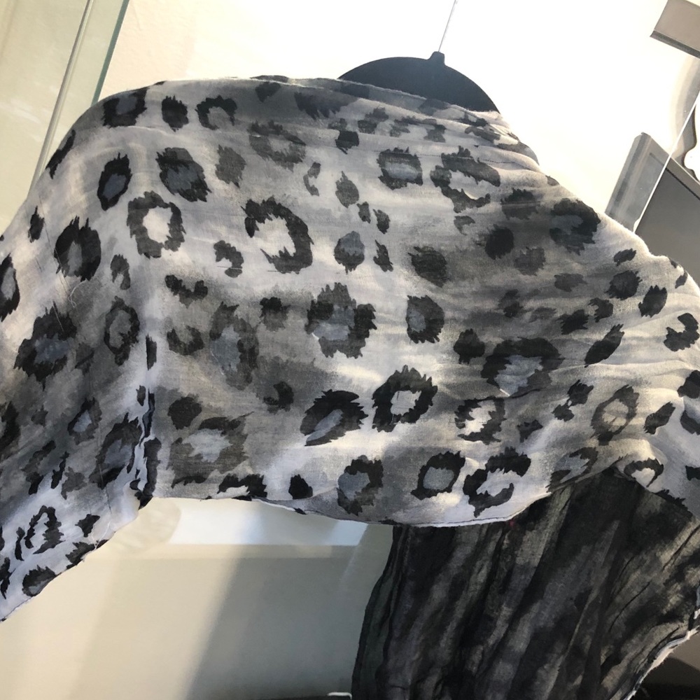 REVERSIBLE WOMEN’S SCARF